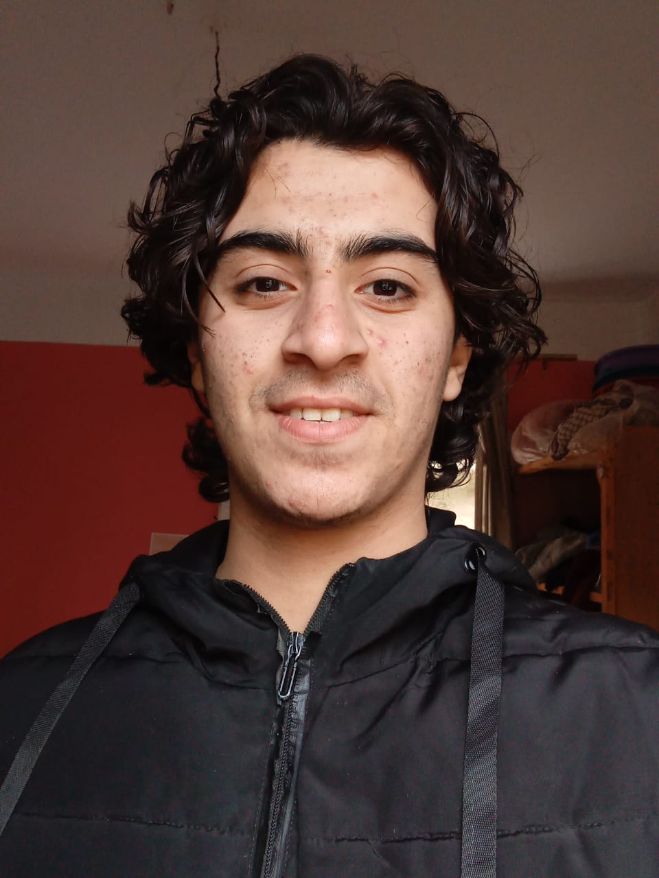 أحمد عبدالجيد أثناء البرمجة في مشروع تقني